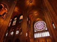 ⛪️巴黎聖母院｜走進歷史裡的一段靜謐