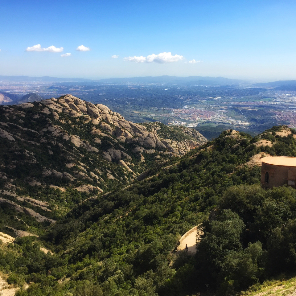 奇岩絶壁の山中修道院、モンセラット | Trip.com Bages