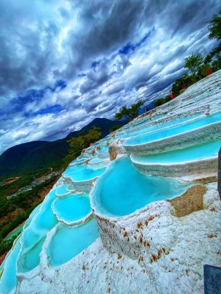 Top 2 Natural Wonders Near Shangri-La That Will Blow Your Mind ⛰️💧