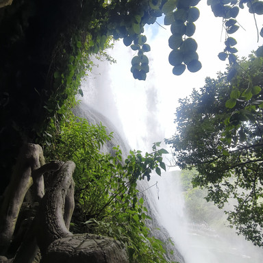 黄果樹瀑布の水簾洞を歩いて、滝の鼓動を感じてみよう！ | Trip.com