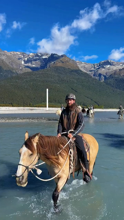  New Zealand vlog 🇳🇿🐴✨ Spent the day in Glenorchy with @lighthorseadventures before driving over to Wanaka in the afternoon (of course had to stop in Cardrona to see the famous bra fence too) 🚐👙 📍🤓🗺️ I have ALL of my New Zealand recommendations pinned onto a Google Map that you can download too !! #newzealandtrip #newzealandtravel #nzroadtrip #glenorchy #wanaka#mytravelwrap 