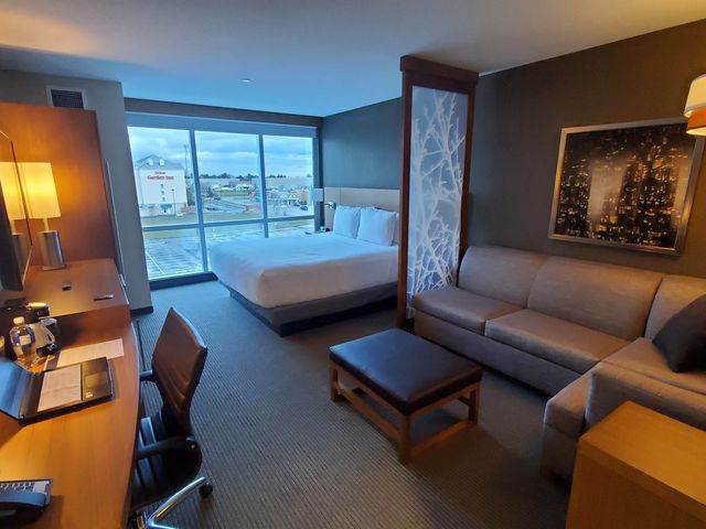 Modern Comfort in Mississauga: Hyatt Place 🏨