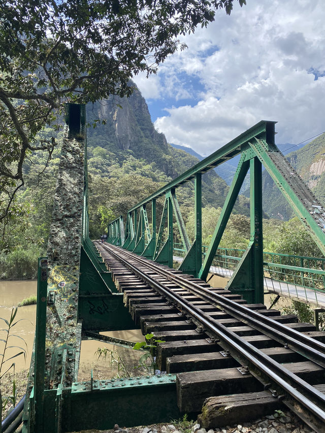 Exploring Machu Picchu on a Budget: Cusco to Aguas Calientes Adventure 🚶‍♂️🌄