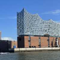 🌇 Explore Hamburg - Your Perfect Destination