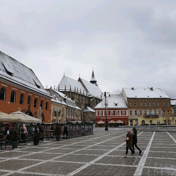 🏰✨ Explore the Magic of Brasov's Council Square! 🌆🌟


