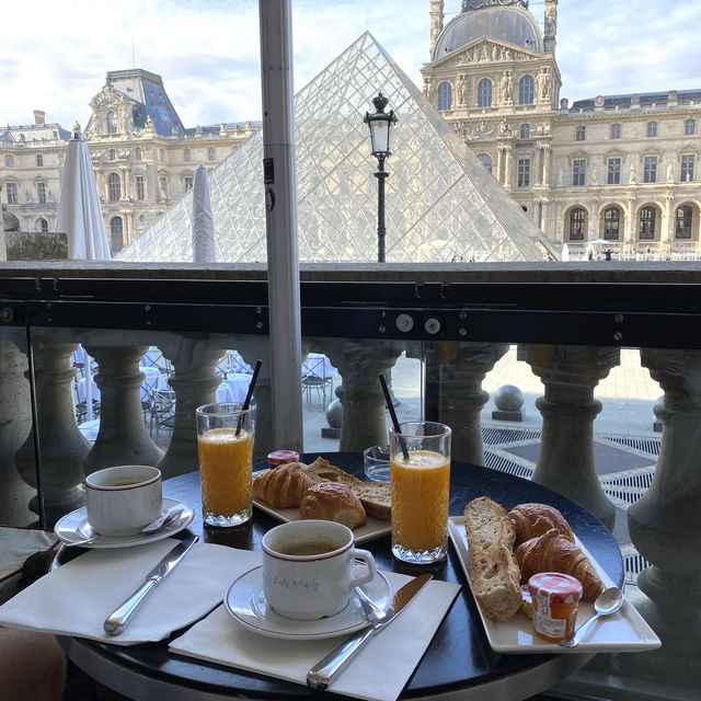 The number 1 Museum in Paris – The Louvre