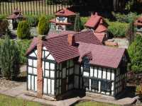 Model Tudor Village in Fitzroy Gardens 🏢
