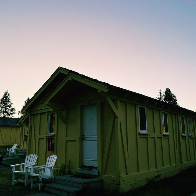 🛏️ Where to Stay When Visiting Yellowstone National Park 🏕️🐻