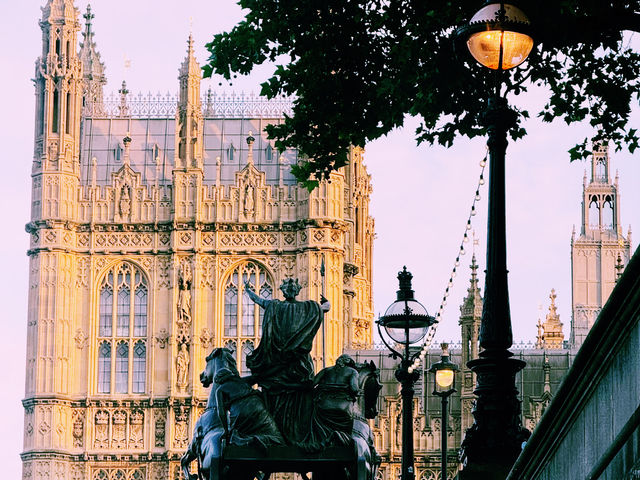 🚤 Explore London with Thames River Uber Boat Ride Sharing