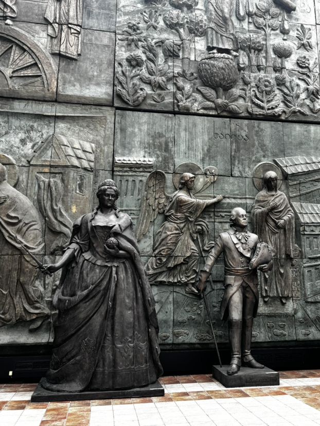 🎨 Unlock Your Eyes to Art: Gallery of Genius Zuraab Tsereleli Right in Moscow's Heart! 