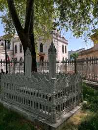 Valide Sultan Mosque, Türkiye: Graceful Legacy of Ottoman Queens
