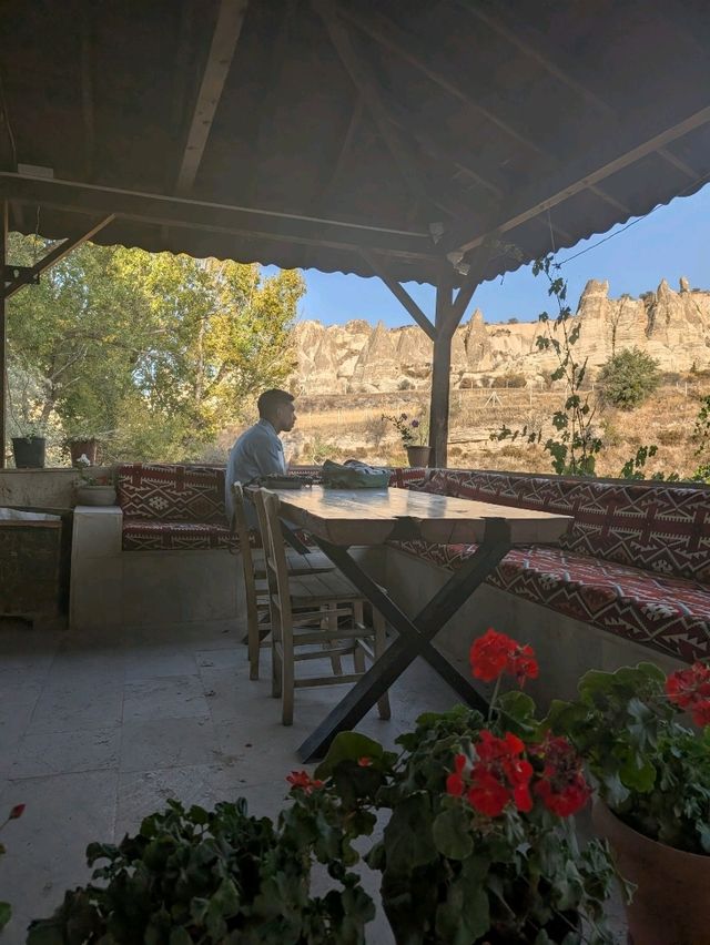 Ultimate Göreme Getaway: Sunrise, Hot Air Balloons, & Cave Cafes 🏜️🎈