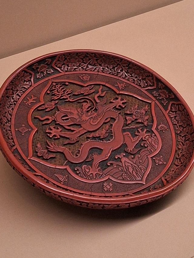 Шанхайский музей на Народной площади Шанхайский музей на Народной площади