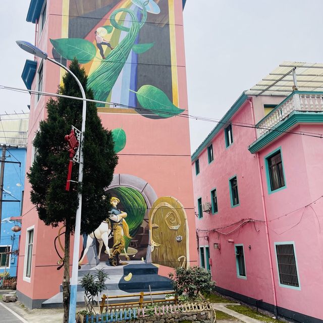 A Colorful Community in Yiwu 🪺