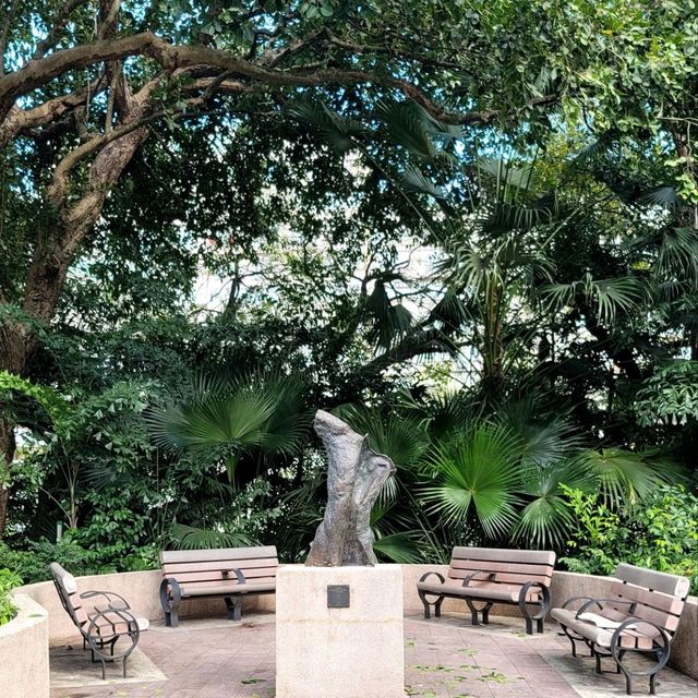 🏯🦢 Kowloon Park: A Hidden Oasis in the City 🌳🐒