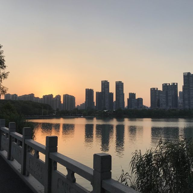 Taking the scenic route around Liyuan Park