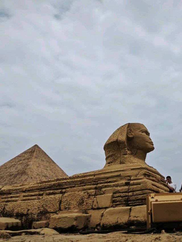 130 Replicas of World Wonders squeezed