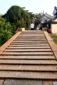 古鎮即酒店，公園是它家花園