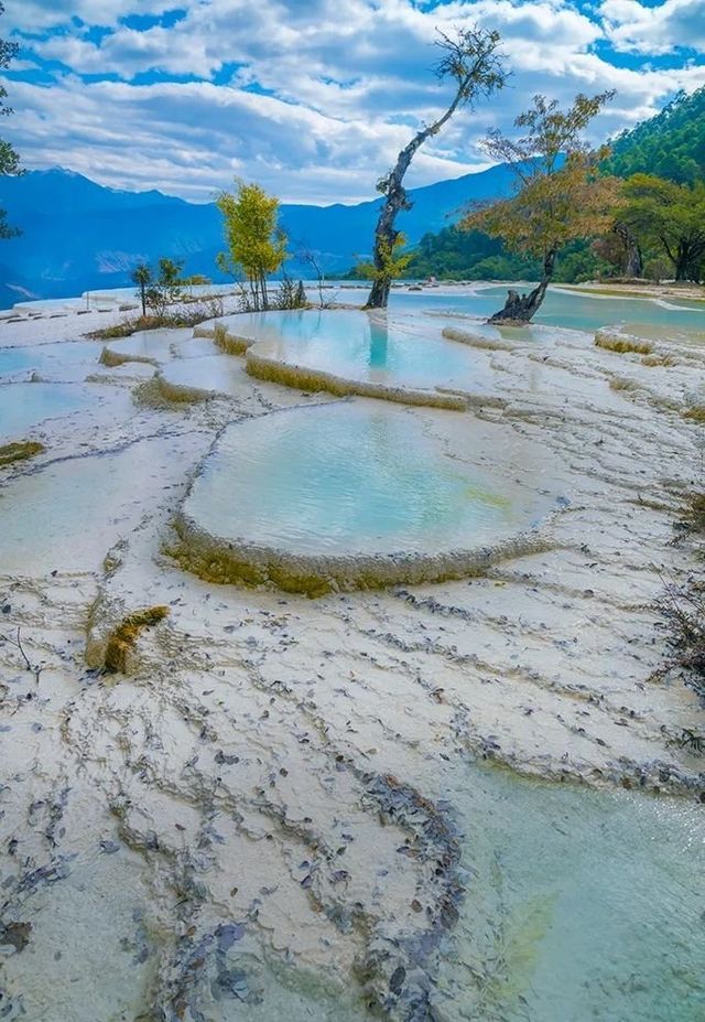 白水台——香格里拉的納西聖地，中國最大的泉水台地之一