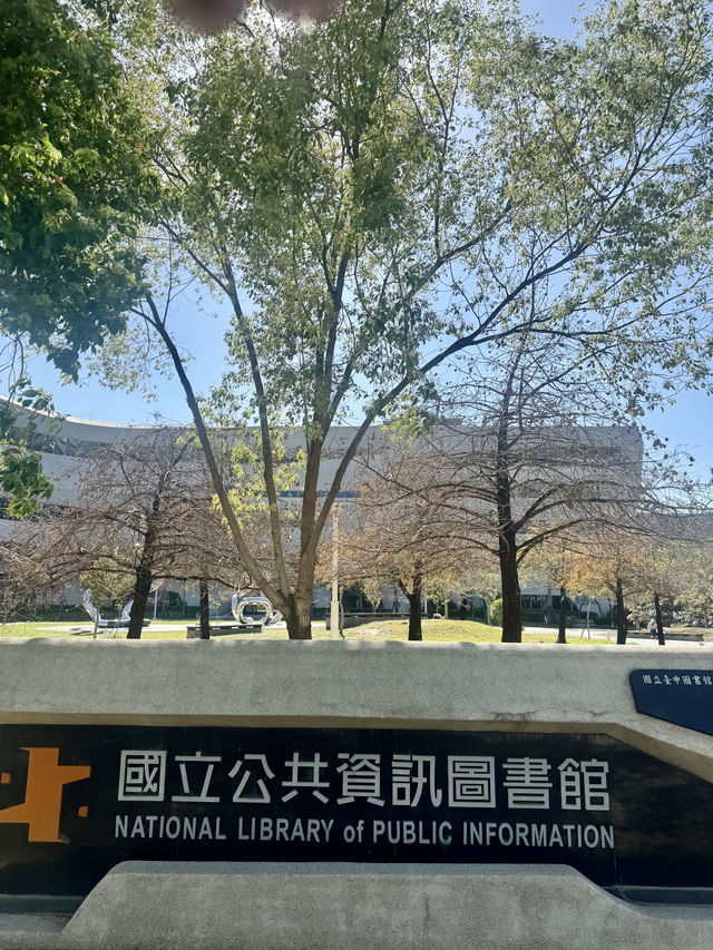 《一座城·萬本書》