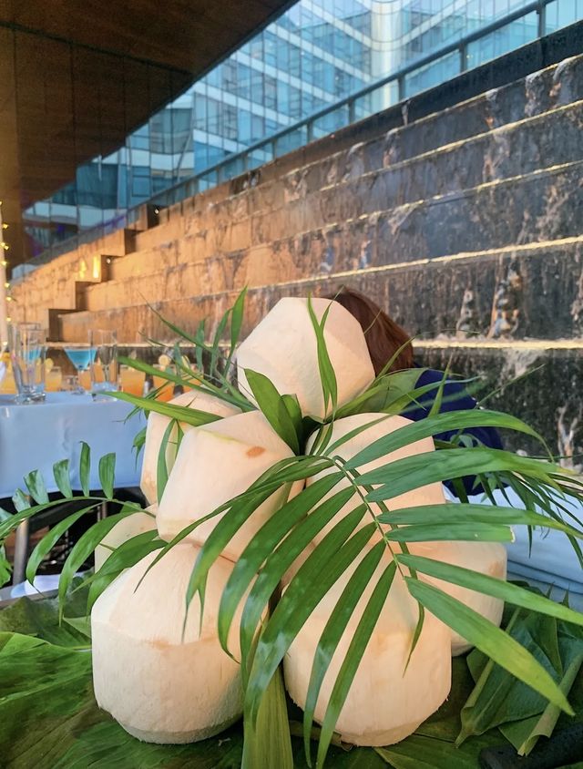 咫尺「魔都新晉封面」，暢遊室內恆溫泳池！上海建滔諾富特酒店