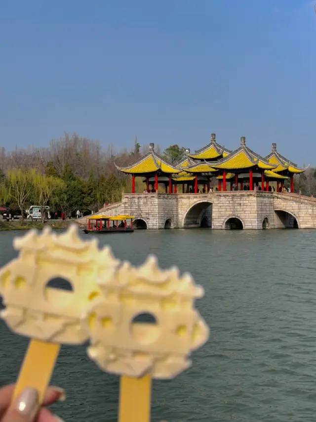 Here's a guide to touring the Slender West Lake for everyone - after all, it's one of the most famous attractions in Yangzhou