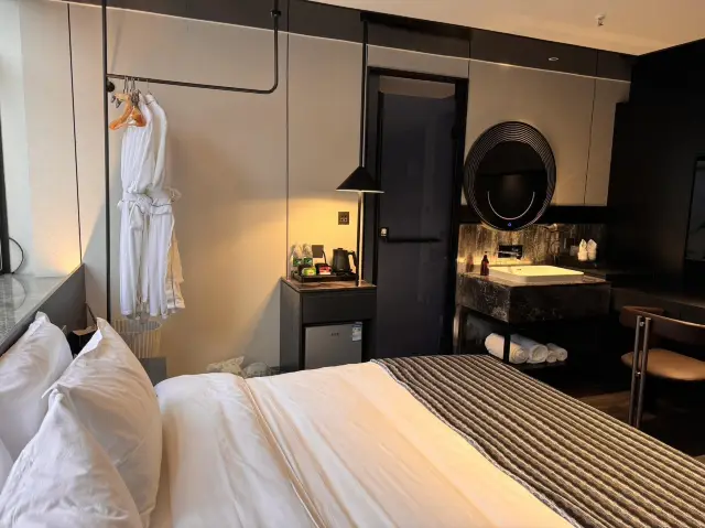 Chongqing (I had a very comfortable stay at this hotel, loved it)