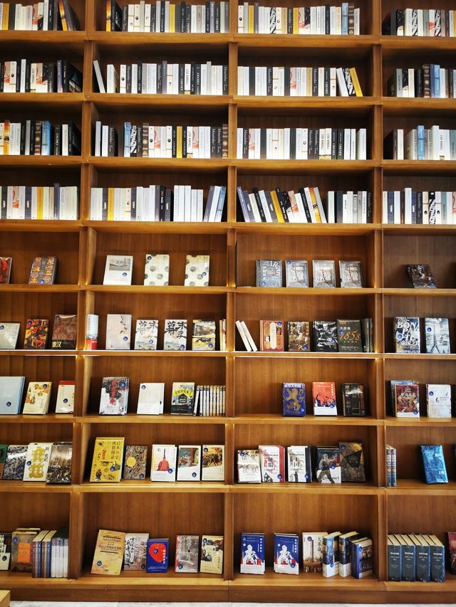 書香氣華，書店明星，閱讀寶地，泰舍書局