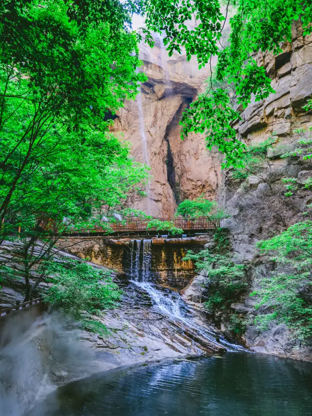 Beijing Suburban Travel Guide: Miyun's Qingliang Valley Thousand-Foot Pearl Waterfall