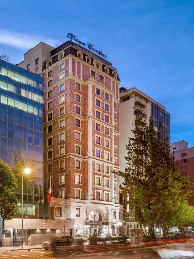 🌟 Quito's Cozy Corner: Dann Carlton Hotel 🌟