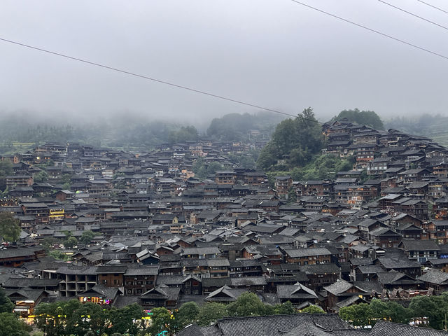 貴州千戶苗寨值得到此一遊
