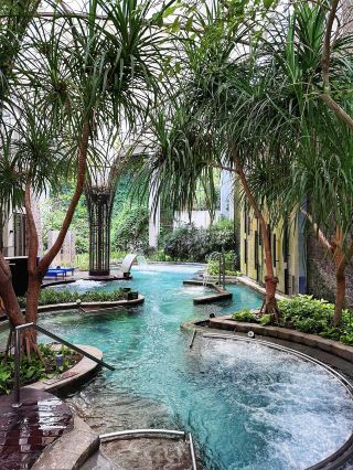 The Ritz-Carlton in Nusa Dua, Bali is so beautiful! The SPA and massage jacuzzi at the hotel are so comfortable