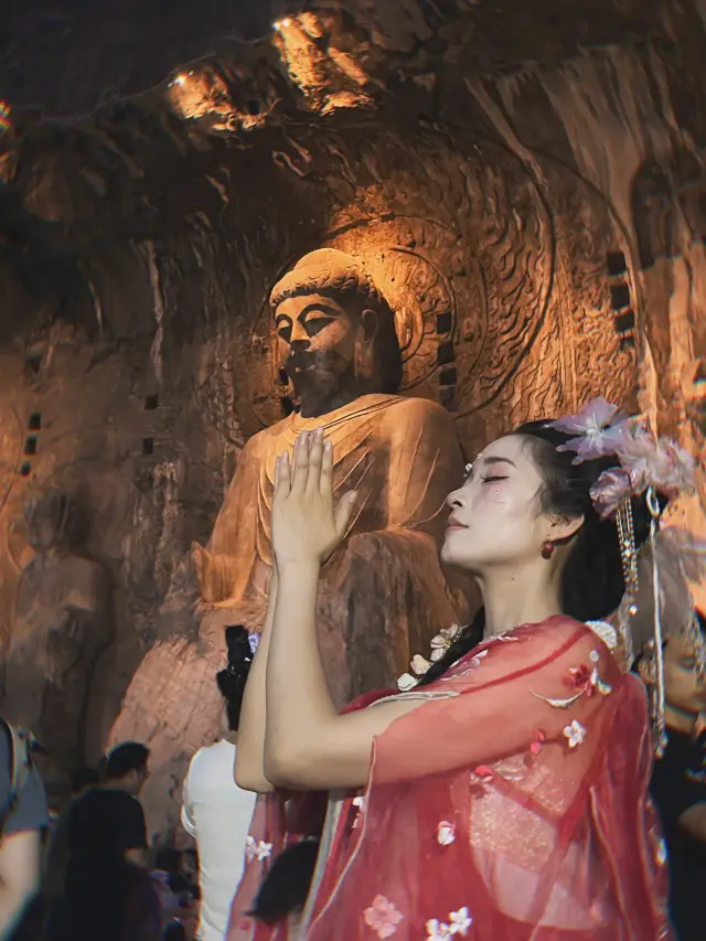 Longmen Grottoes, the night view is really beautiful
