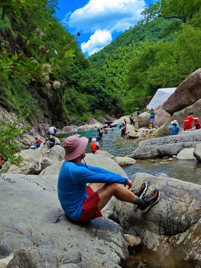 夏天就是要泡在水里安吉山步石溯溪 夏天就是要泡在水里安吉山步石溯溪