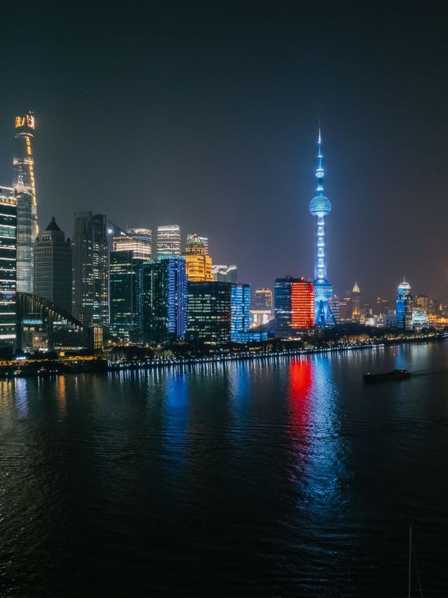 🌟 Shanghai Splendors: Banyan Tree's Riverside Retreat 🌉