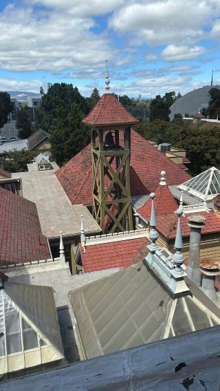 Explore the Winchester Mystery House: An Adventure Through Time and Space. 