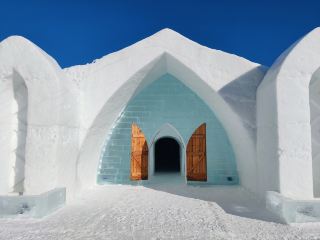 Hotel de Glace in Quebec, Canada: A Frozen Experience!