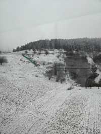 乘坐綠皮火車前往仙女山賞雪