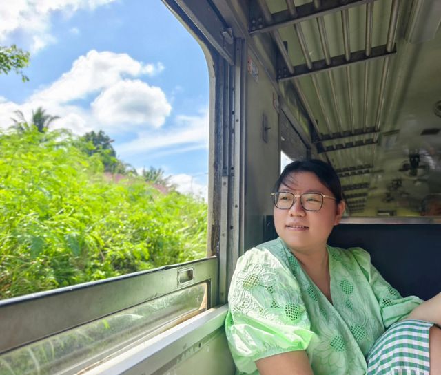 清邁火車站丨90年代既視感的小火車 風扇車廂簡直是夢回民國