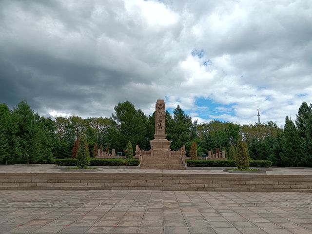 楊子榮烈士墓