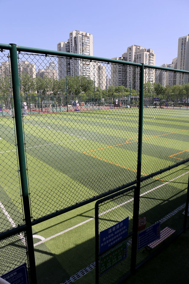 真係好難將運動場同西餐結合埋一齊喎。