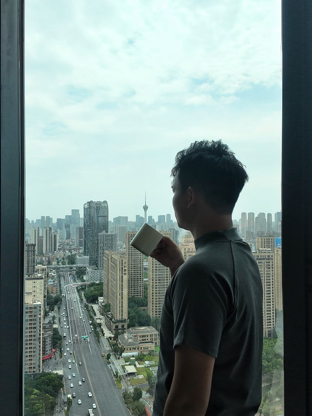 成都必去打卡！入住城市高空景觀嘅寶藏酒店