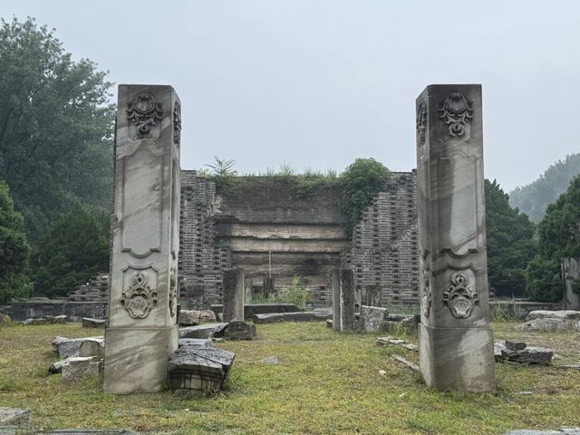 雨中圓明園：歷史與自然的私語