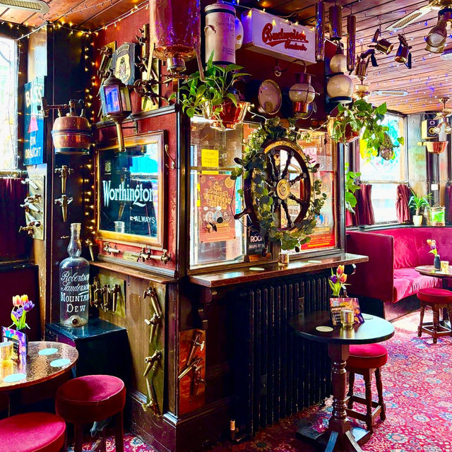 Central London’s Most Warm and Welcoming Pub Experience: The Ship! 🍻  