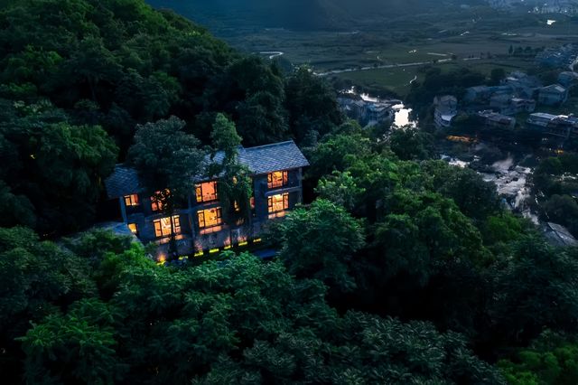 在雲端民宿｜等一場山野的日出與星河 