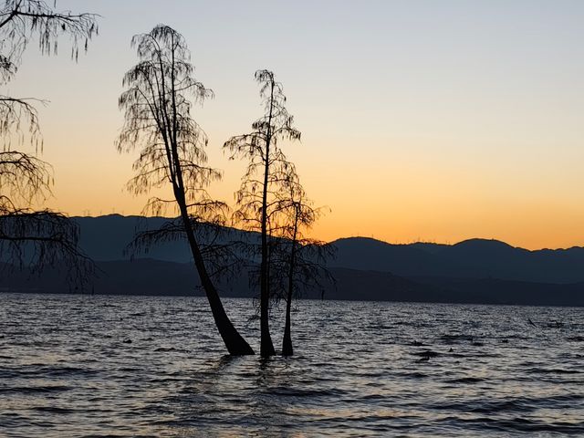 洱海邊遊玩 洱海邊遊玩