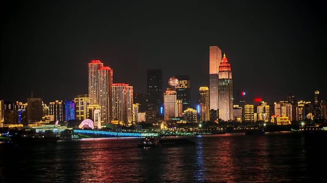 璀璨都市夜景指南武昌江灘吹吹風+賞燈光秀