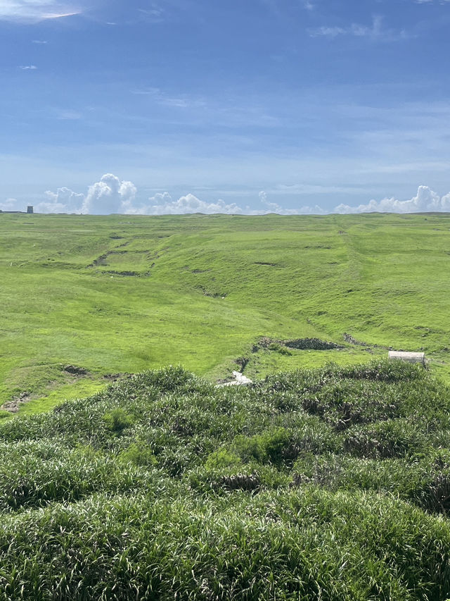 🌿 Dongji Island: Where Emerald Meadows Meet Endless Azure Skies! ☁️