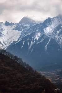 西寧的秋：一半金黃染高原，一半湛藍映山河