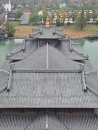 古鎮晨寐，塔上獨醒！